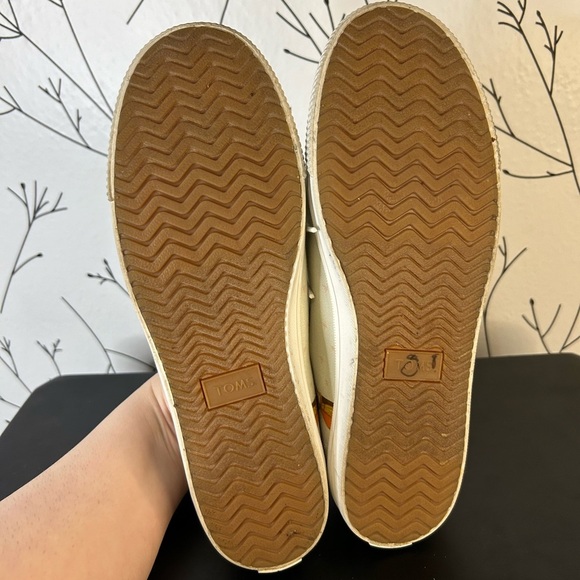 Toms x Disney Sleeping Beauty Sneakers - Picture 7 of 9